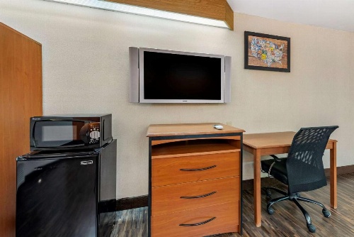 Econo Lodge North Academy image 16